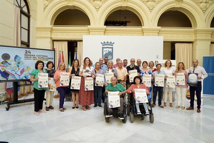 La concejala del distrito, Teresa Porras, ha presentado este jueves la edición de este año acompañada por representantes de los colectivos y entidades que participan en la organización de las distintas actividades programadas