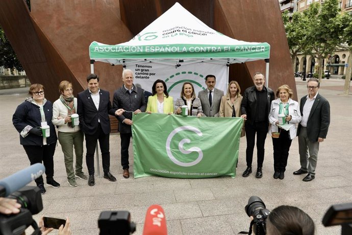 Foto de la familia del día de la cuetación del Cáncer en La Rioja