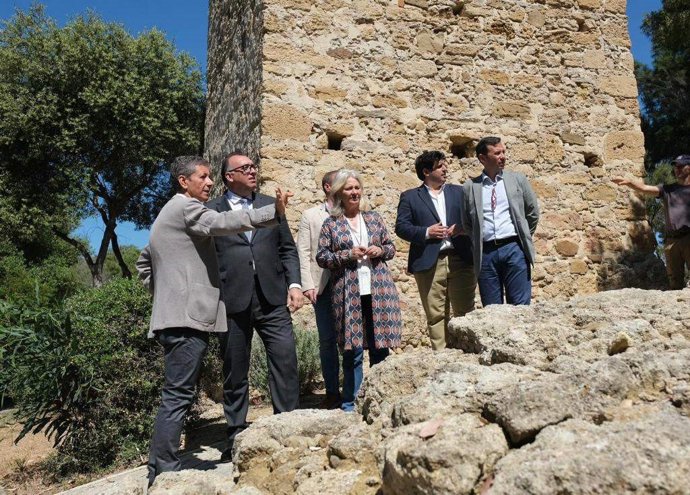 Arturo Bernal en la visita a Carteia el pasado 24 de abril.