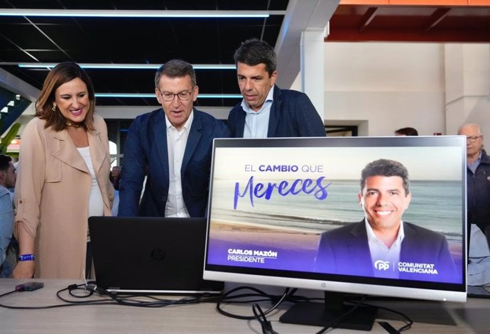 El líder del PP, Alberto Núñez Feijóo, en Valencia junto al candidato del PP a la Generalitat, Carlos Mazón, y la candidata del PP a la Alcaldía, María José Catalá.