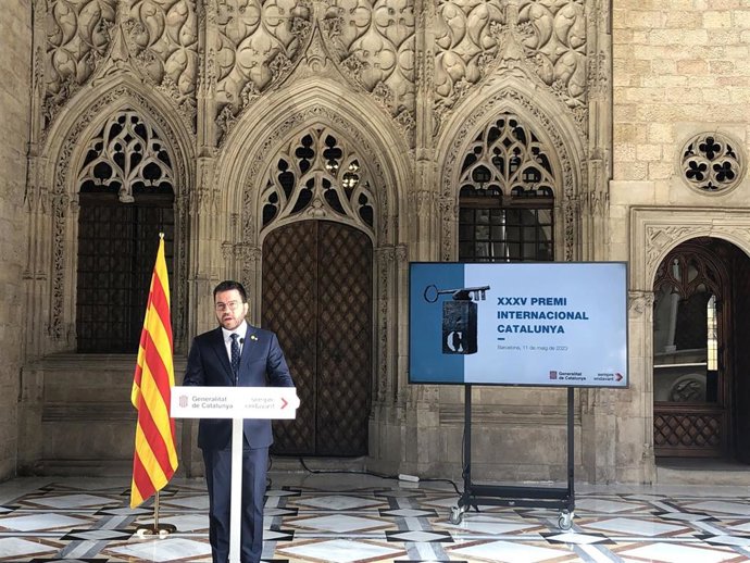 El presidente Pere Aragons anuncia el premio.