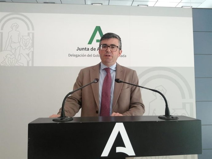 Archivo - El delegado de Empleo de la Junta en Granada, Javier Martín, en imagen de archivo