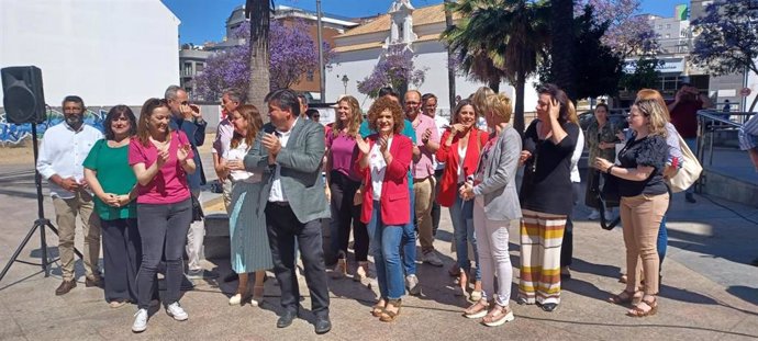 Los socialistas en el acto de este jueves por la mañana en Huelva capital.