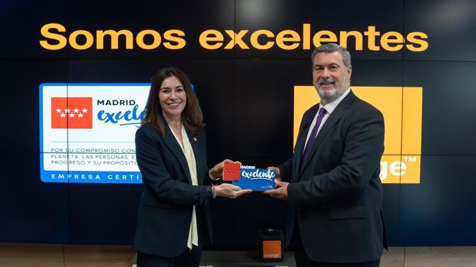 Archivo - De izda a dcha. La directora general de Regulación, Asuntos Públicos y Sostenibilidad de la Fundación Orange España, Luz Usamentiaga, y el director general de la Fundación Madrid por la Competitividad, Rafael Barberá.