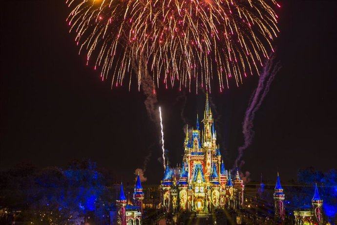 Archivo - Happily Ever After en Magic Kingdom Park en Walt Disney World Resort en Orlando (Florida)