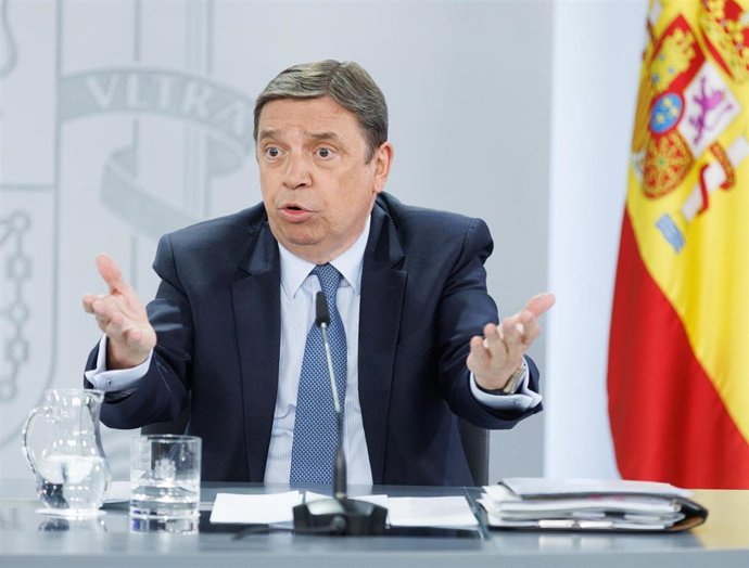 El ministro de Agricultura, Luis Planas, durante una rueda de prensa posterior a la reunión del Consejo de Ministros, en el Palacio de La Moncloa, a 11 de mayo de 2023, en Madrid (España). 