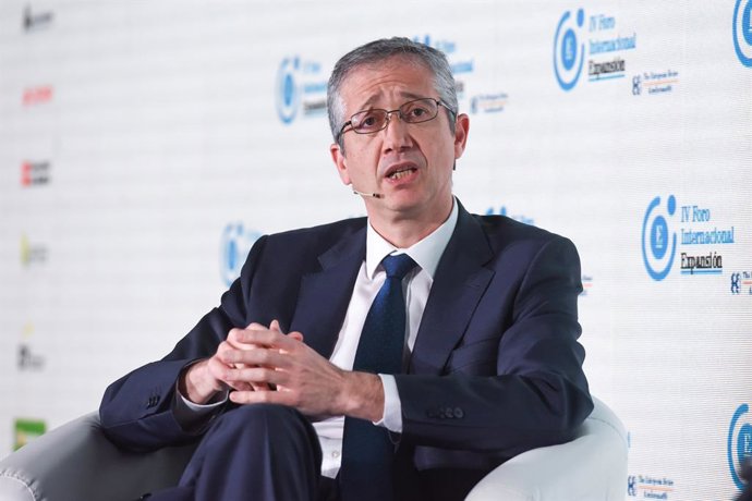 El gobernador del Banco de España, Pablo Hernández de Cos durante la celebración de la segunda jornada del IV Foro Internacional Expansión, en el Parador de Alcalá de Henares, a 11 de mayo de 2023, en Alcalá de Henares, Madrid (España). El evento, organ