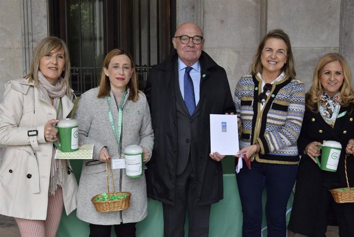 La FER realiza una aportación en el Día de Cuestación contra el Cáncer para poder seguir avanzando en investigación