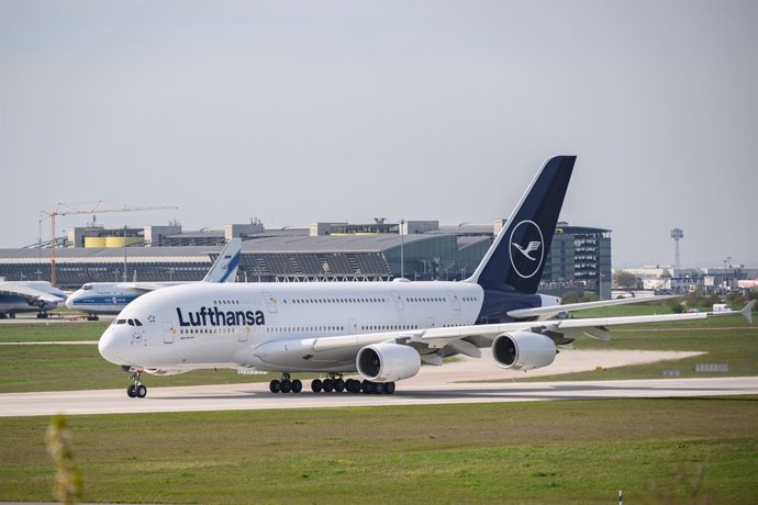 FILED - 22 April 2023, Saxony, Leipzig: A Lufthansa Airbus A380 aircraft on approach to Leipzig/Halle Airport. Photo: Christian Modla/dpa
