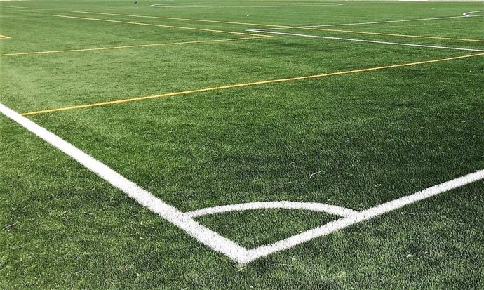 Imagen del césped artificial que se instalará en el campo de fútbol Verge de Lluc.