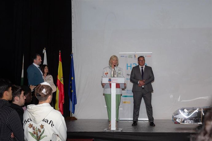 La consejera de Educación y Formación Profesional, Marina Lombó, en la presentación de los equipos participantes en los campeonatos