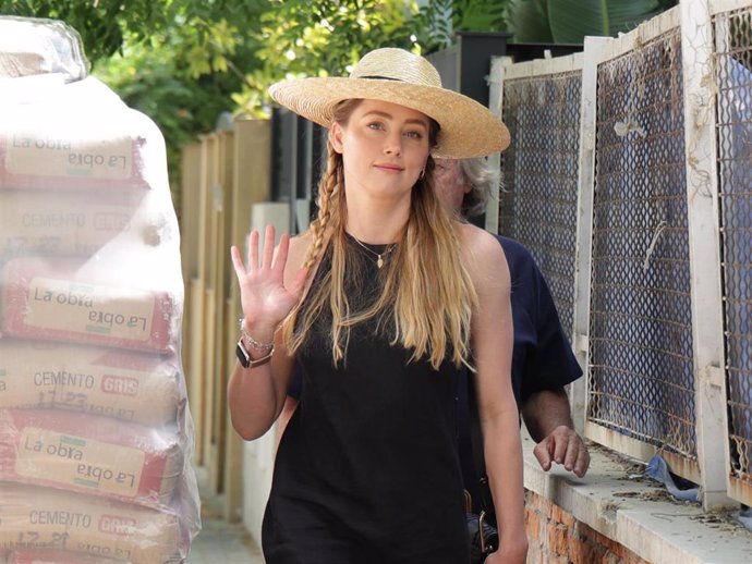 La actriz Amber Heard saliendo de su nueva casa en Madrid, a 11 de mayo de 2023, en Madrid (España).