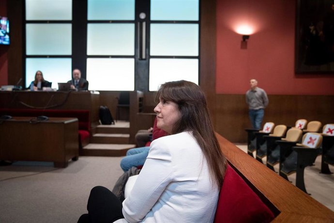 Archivo - La presidenta de Junts, Laura Borrs, durante un juicio para declarar por presuntamente fraccionar contratos en la Institució de les Lletres Catalanes (ILC) en el TSJC, a 10 de febrero de 2023, en Barcelona, Catalunya (España). 