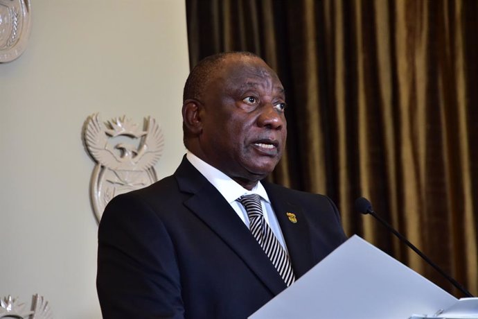 Archivo - CAPE TOWN, March 8, 2023  -- South African President Cyril Ramaphosa officiates a swearing-in ceremony of the new cabinet members in Cape Town, South Africa, March 7, 2023.   South African President Cyril Ramaphosa said he has decided to appoi