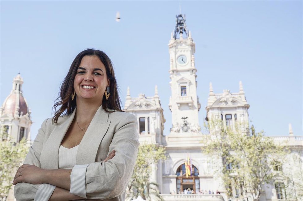 La candidata del PSPV al Ayuntamiento de Valencia y actual vicealcaldesa, Sandra Gómez, posa tras una entrevista para Europa Press, a 13 de abril de 2023, en Valencia, Comunidad Valenciana (España).