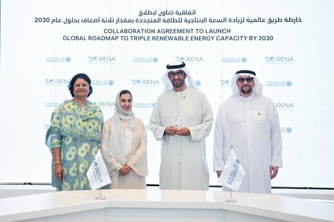 During the UAE Climate Tech Forum in Abu Dhabi, Mohamed Jameel Al Ramahi, CEO of Masdar, and Gauri Singh, Deputy Director-General of IRENA, signed a Memorandum of Understanding (MoU) to collaborate on a project for COP28 that will outline global targets