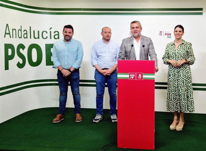 Juan Manuel Ruiz, Antonio Martínez, Juan Antonio Lorenzo y Noemí Cruz en rueda de prensa