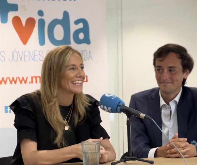 La influencer Paloma Martínez Monasterio y el presidente de Fundación +Vida, Álvaro Ortega.