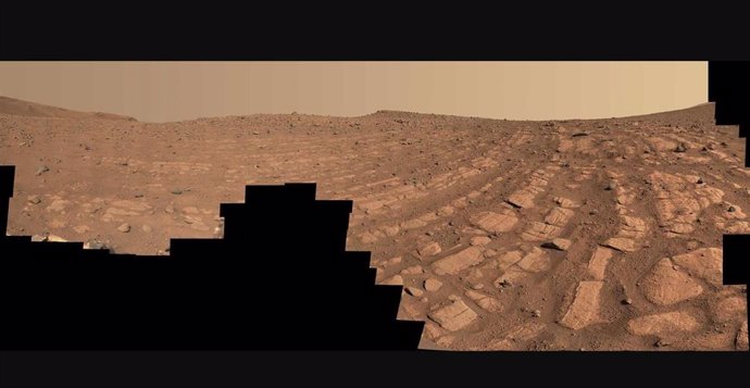 Los científicos creen que estas bandas de rocas pueden haber sido formadas por un río muy rápido y profundo: se ha encontrado la primera evidencia de este tipo en Marte.