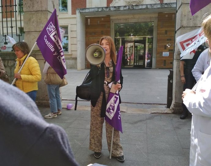 Concentración de CCOO ante la Consejería de Sanidad este jueves.