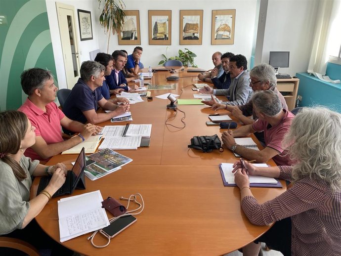 Reunión entre la Junta y la Plataforma Onubense de Defensa del Castañar de Huelva.