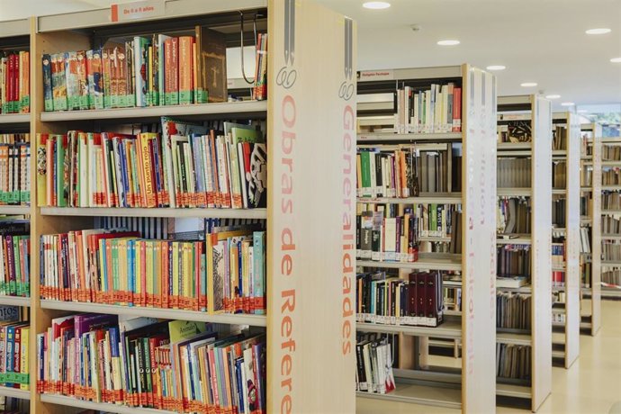 Archivo - Interior de la biblioteca Felipe González.