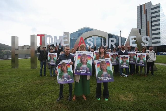 Covadonga Tomé, en el centro