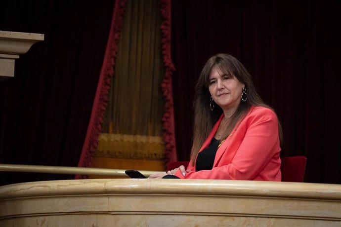 La presidenta de Junts y expresidenta del Parlament, Laura Borrs, durante una sesión plenaria en el Parlament, a 19 de abril de 2023, en Barcelona, Catalunya (España).