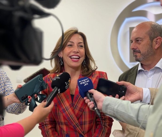 La candidata del PP a la Alcaldía de Zaragoza, Natalia Chueca, en la sede de los 'populares'.