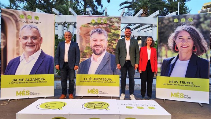 Los candidatos de MÉS per Mallorca al Govern, Consell y Cort; Lluís Apesteguia (c), Jaume Alzamora y Neus Truyol.