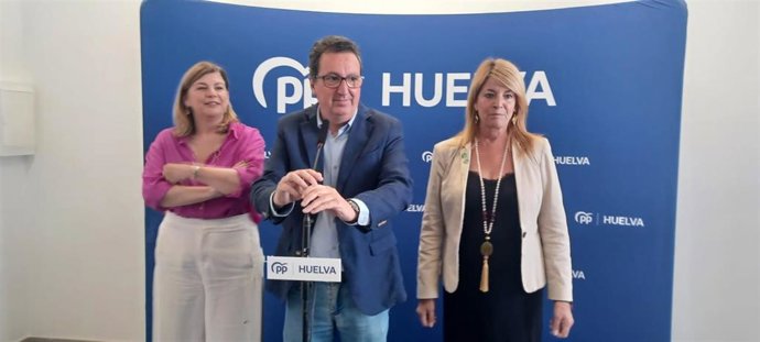 Miembros del PP de Huelva en el arranque de la campaña electoral del 28M.