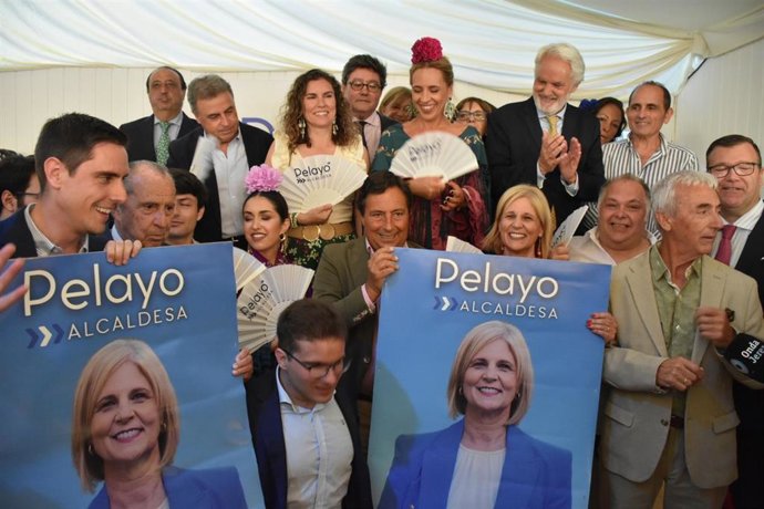 La candidatura del PP de Jerez en la feria abriendo campaña.