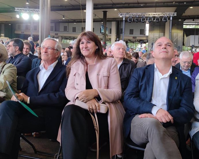 El candidat de Junts a l'alcaldia de Barcelona, Xavier Trias; la presidenta de Junts, Laura Borràs, i el secretari general de Junts, Jordi Turull.