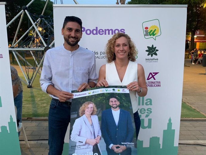 El número 2 y la candidata a la Alcaldía de la coalición que lideran Podemos e IU, en el acto de inicio de la campaña.