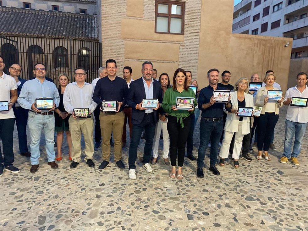 Inicio de campaña de CS en Málaga con del partido y diputado nacional, Guillermo Díaz, la candidata de la formación naranja, Noelia Losada; y el presidente del partido en Andalucía, Andrés Reche