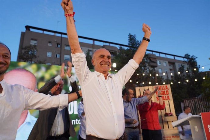 El alcalde y candidato del PSOE a la Alcaldía de Sevilla, Antonio Muñoz, en el acto de inicio de campaña para las municipales del 28 de mayo.