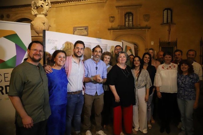 Juan Hidalgo (centro), junto al resto de su candidatura.