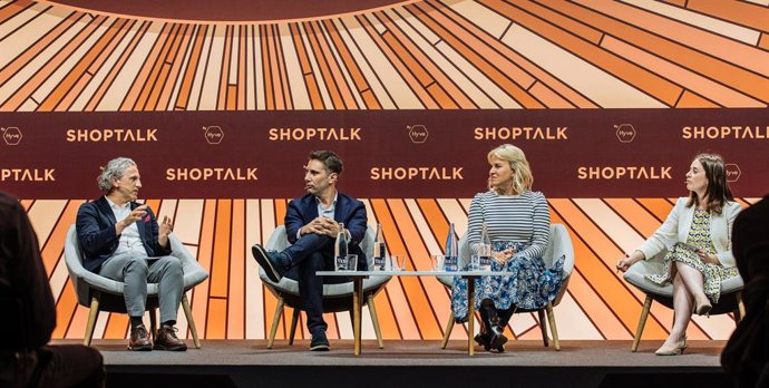 nder Senol, Director General Online de DeFacto, comparte sus ideas sobre estrategias de transformación digital en ShopTalkEurope 2023.