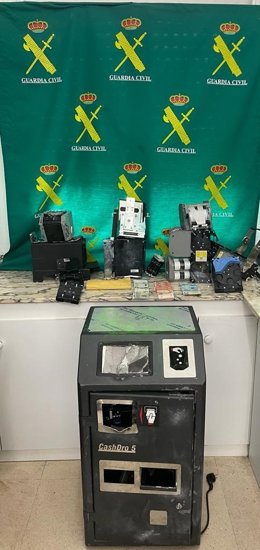 Material incautado a dos detenidos por robo en un establecimiento hostelero en Barreiros (Lugo).