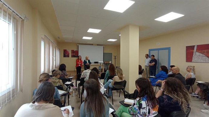 Técnicos de Salud forman sobre prevención del suicidio desde el ámbito local a personal municipal de San Roque