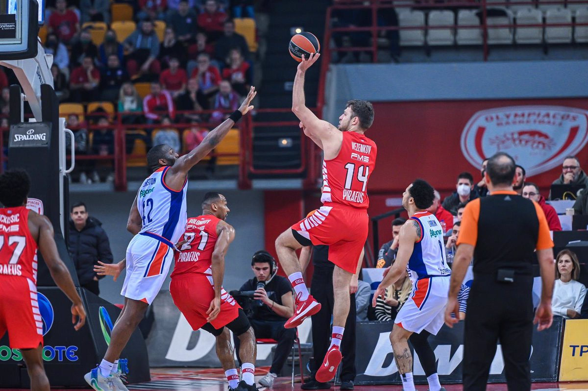 Vezenkov (Olympiacos) Gana El Trofeo Alphonso Ford Al Mejor Anotador De ...