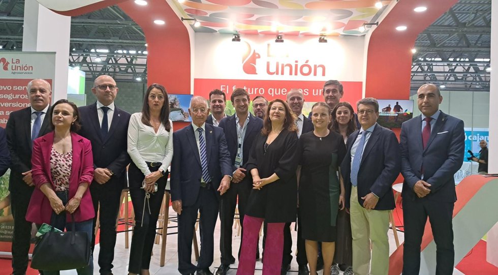 La consejera de Agricultura asiste a InfoAgro Exhibition