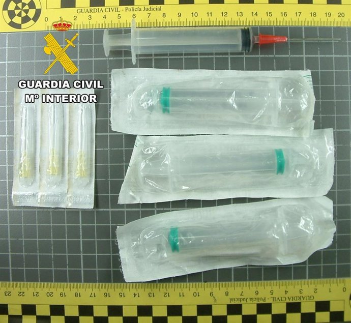 Dos detenidos y un investigado por robar material sanitario y veterinario en una explotación ganadera de Burgos.