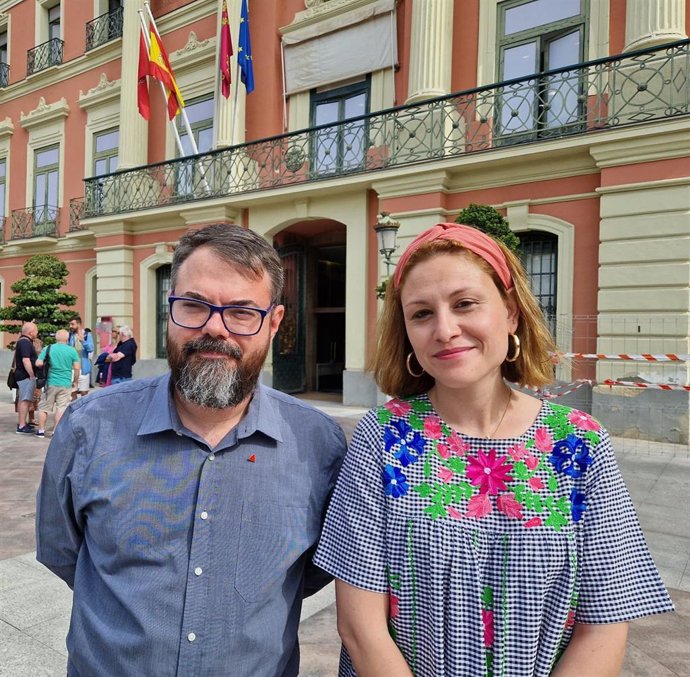 Elvira Medina y John David Babyack, candidatos 1 y 2 de Podemos, IU-Verdes y Alianza Verde  al Ayuntamiento de Murcia