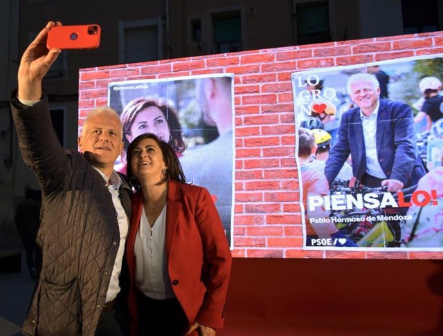 El candidato a la Alcaldía del PSOE, Pablo Hermoso de Mendoza, con parte de su equipo