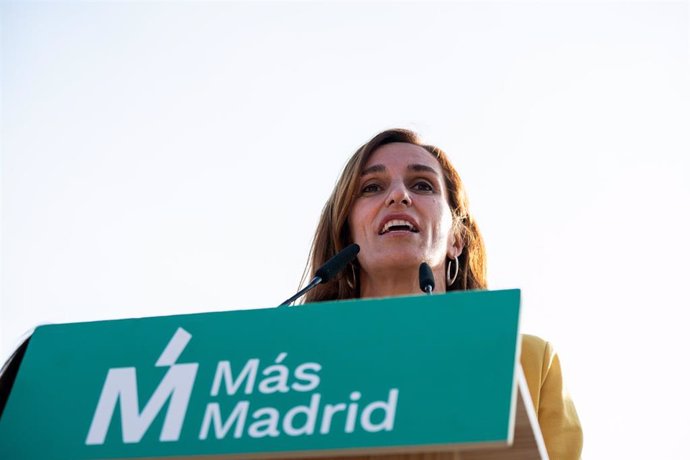 La candidata de Más Madrid a Presidencia de la Comunidad, Mónica García, participan en el acto de inicio de campaña del partido en el Mirador del Cerro de Tío Pío en Vallecas