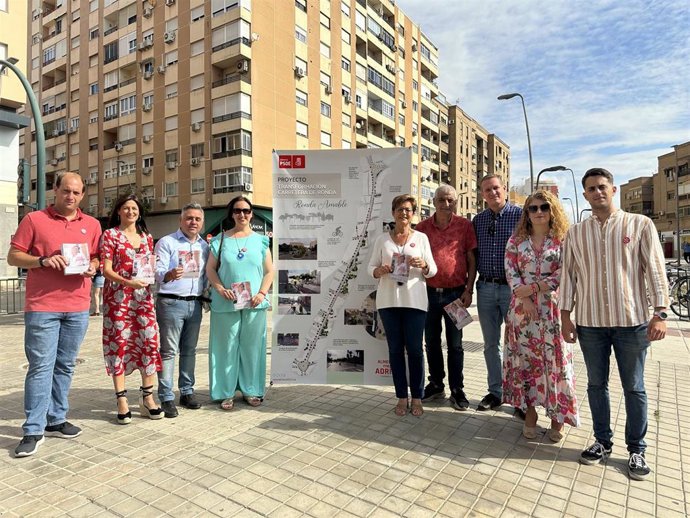 La candidata del PSOE a la Alcaldía de Almería presenta su propuesta para remodelar Carretera de Ronda.