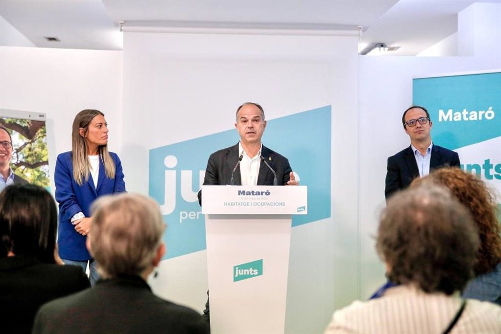 La portavoz en el Congreso de Junts, Miriam Nogueras; el secretario general del partido, Jordi Turull, y el candidato a la alcaldía de Mataró (Barcelona), Alfons Canela.