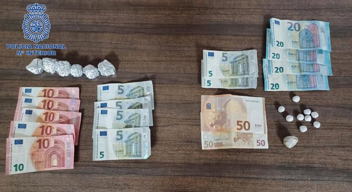 Billetes y droga incautados por la Policía Nacional de Palma