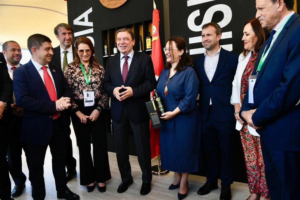 Planas en el stand de Túnez, país invitado a Expoliva 2023